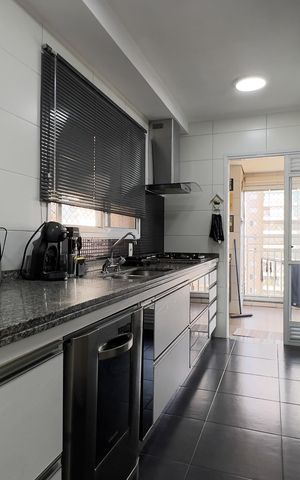 Apartamento à venda com 134m², 3 quartos e 2 vagas Apartamento à venda com 134m², 3 quartos e 2 vagasCozinha e Área de Serviço
