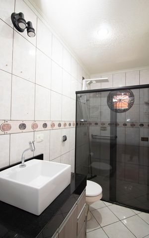 Casa à venda com 187m², 2 quartos e 6 vagas Casa à venda com 187m², 2 quartos e 6 vagasBanheiro social