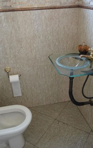 Casa de condomínio à venda com 404m², 3 quartos e 6 vagasLavabo