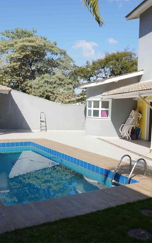 Casa de condomínio à venda com 404m², 3 quartos e 6 vagasPiscina