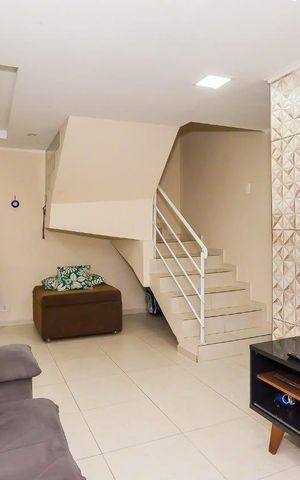 Casa de condomínio à venda com 120m², 4 quartos e 2 vagas Casa de condomínio à venda com 120m², 4 quartos e 2 vagasSala