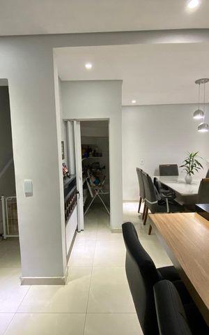 Casa à venda com 213m², 2 quartos e 2 vagas Casa à venda com 213m², 2 quartos e 2 vagasCozinha