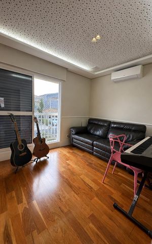 Casa de condomínio para alugar com 250m², 4 quartos e 3 vagas Casa de condomínio para alugar com 250m², 4 quartos e 3 vagasSala de TV