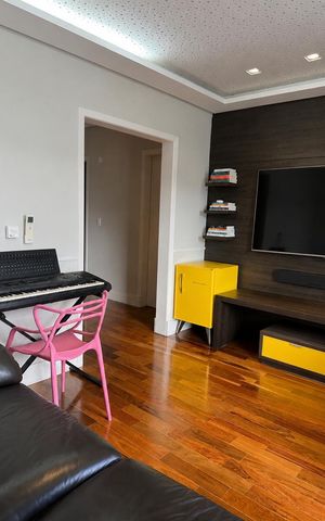 Casa de condomínio para alugar com 250m², 4 quartos e 3 vagas Casa de condomínio para alugar com 250m², 4 quartos e 3 vagasSala de TV