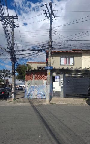 Casa à venda com 134m², 3 quartos e 2 vagas Casa à venda com 134m², 3 quartos e 2 vagasFachada