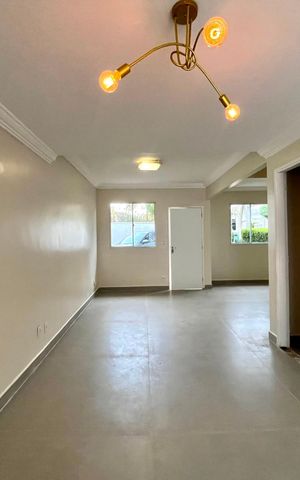 Casa para alugar com 251m², 4 quartos e 4 vagas Casa para alugar com 251m², 4 quartos e 4 vagasSala