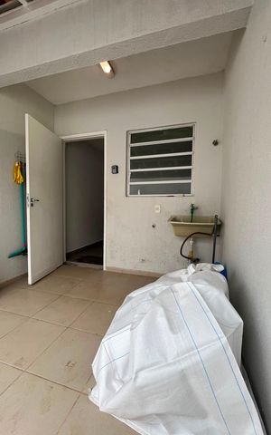 Casa para alugar com 251m², 4 quartos e 4 vagas Casa para alugar com 251m², 4 quartos e 4 vagasÁrea de Serviço