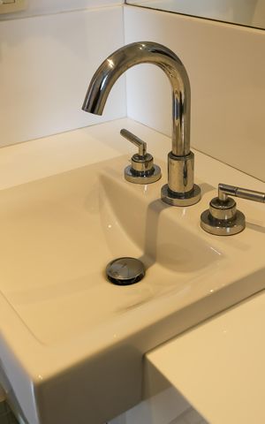 Apartamento à venda com 127m², 3 quartos e 3 vagas Apartamento à venda com 127m², 3 quartos e 3 vagasBanheiro da Suíte 1