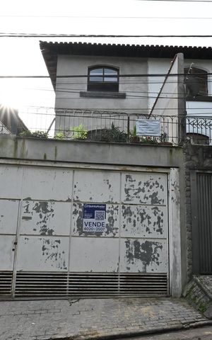 Casa à venda com 183m², 3 quartos e 2 vagasFachada