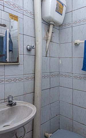 Casa à venda com 78m², 1 quarto e sem vaga Casa à venda com 78m², 1 quarto e sem vagaBanheiro