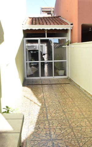 Casa para alugar com 136m², 3 quartos e 2 vagas