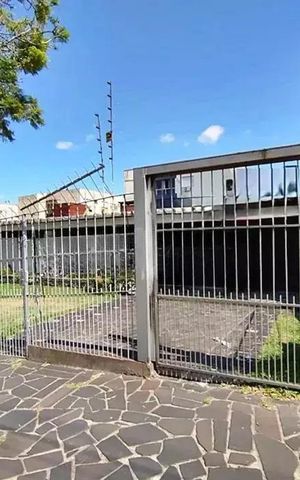 Casa para alugar com 200m², 3 quartos e 3 vagas Casa para alugar com 200m², 3 quartos e 3 vagasFachada