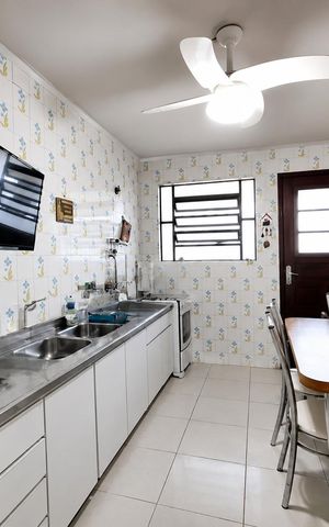 Casa para alugar com 200m², 3 quartos e 3 vagas Casa para alugar com 200m², 3 quartos e 3 vagasCozinha