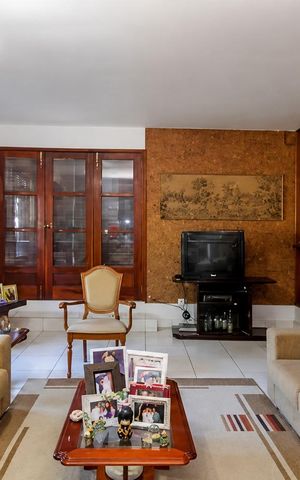 Casa para alugar com 200m², 3 quartos e 3 vagas Casa para alugar com 200m², 3 quartos e 3 vagasÁrea comum