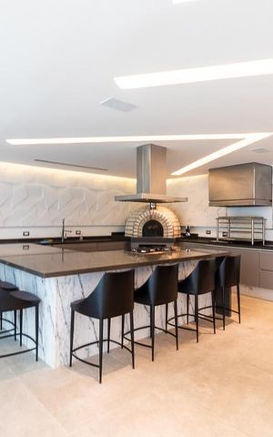 Apartamento à venda com 208m², 4 quartos e 4 vagas Apartamento à venda com 208m², 4 quartos e 4 vagasÁrea comum - Salão de festas