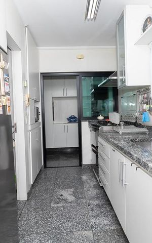Apartamento à venda com 208m², 4 quartos e 4 vagas Apartamento à venda com 208m², 4 quartos e 4 vagasCozinha