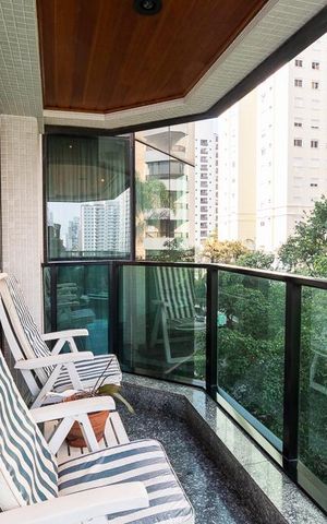 Apartamento à venda com 208m², 4 quartos e 4 vagas Apartamento à venda com 208m², 4 quartos e 4 vagasVaranda da Sala