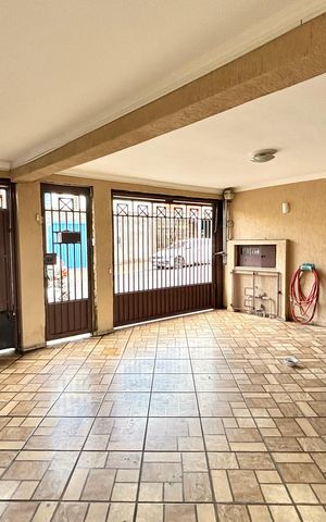 Casa à venda com 120m², 2 quartos e 1 vaga Casa à venda com 120m², 2 quartos e 1 vagaGaragem