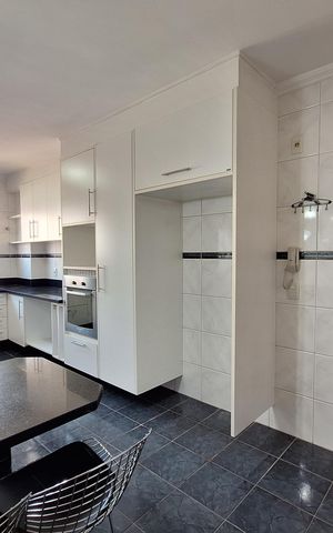Apartamento à venda com 156m², 3 quartos e 2 vagas Apartamento à venda com 156m², 3 quartos e 2 vagasCozinha