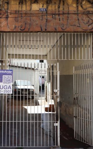 Casa para alugar com 80m², 1 quarto e sem vagaFachada e portão