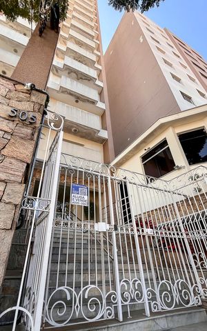 Apartamento à venda com 160m², 3 quartos e 2 vagasFachada + plaquinha