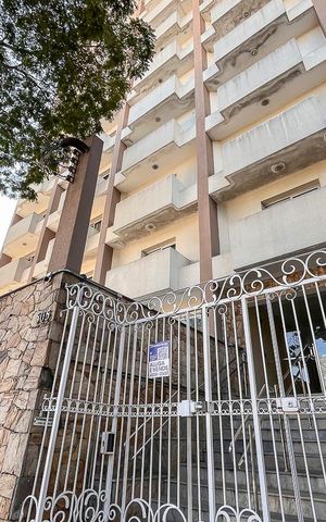 Apartamento à venda com 160m², 3 quartos e 2 vagasFachada + plaquinha