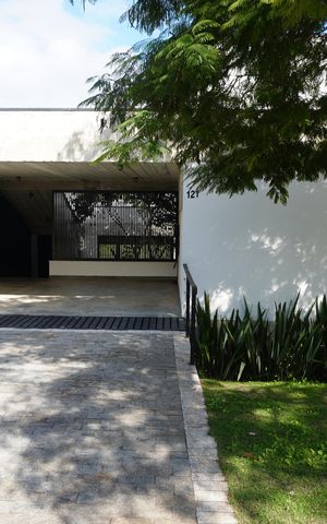 Casa de condomínio à venda com 295m², 4 quartos e 4 vagasFachada
