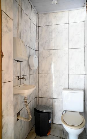 Casa à venda com 88m², 3 quartos e sem vaga Casa à venda com 88m², 3 quartos e sem vagaBanheiro da área comum