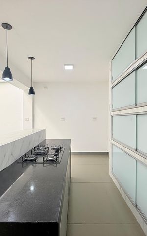 Casa para alugar com 263m², 4 quartos e 2 vagas Casa para alugar com 263m², 4 quartos e 2 vagasCozinha