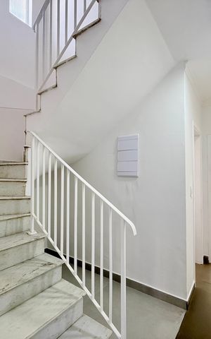 Casa para alugar com 263m², 4 quartos e 2 vagas Casa para alugar com 263m², 4 quartos e 2 vagasEscadas