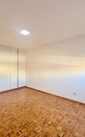 Casa para alugar com 263m², 4 quartos e 2 vagas Casa para alugar com 263m², 4 quartos e 2 vagasSuíte
