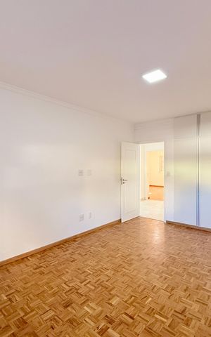 Casa para alugar com 263m², 4 quartos e 2 vagas Casa para alugar com 263m², 4 quartos e 2 vagasSuíte