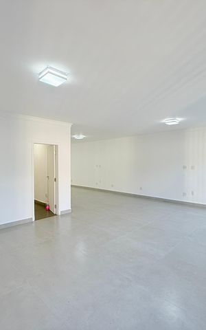 Casa para alugar com 263m², 4 quartos e 2 vagas Casa para alugar com 263m², 4 quartos e 2 vagasSala