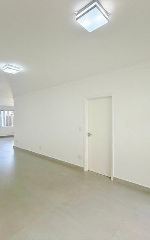 Casa para alugar com 263m², 4 quartos e 2 vagas Casa para alugar com 263m², 4 quartos e 2 vagasSala