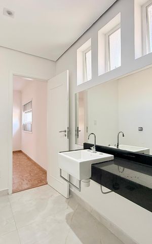 Casa para alugar com 263m², 4 quartos e 2 vagas Casa para alugar com 263m², 4 quartos e 2 vagasBanheiro Suíte