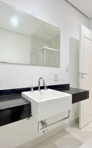 Casa para alugar com 263m², 4 quartos e 2 vagas Casa para alugar com 263m², 4 quartos e 2 vagasBanheiro Social
