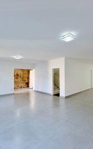 Casa para alugar com 263m², 4 quartos e 2 vagas Casa para alugar com 263m², 4 quartos e 2 vagasSala