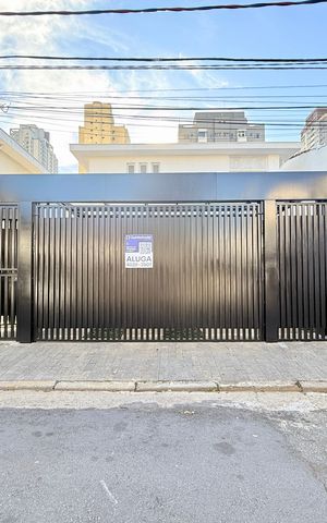 Casa para alugar com 263m², 4 quartos e 2 vagas Casa para alugar com 263m², 4 quartos e 2 vagasFachada