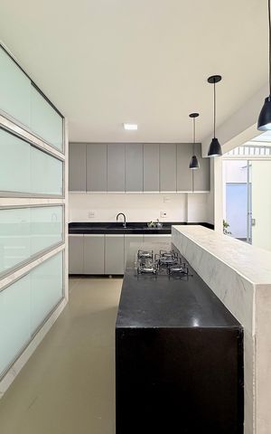 Casa para alugar com 263m², 4 quartos e 2 vagas Casa para alugar com 263m², 4 quartos e 2 vagasCozinha