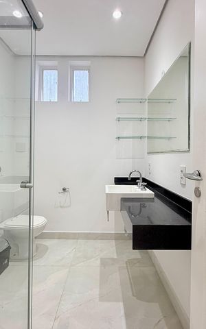 Casa para alugar com 263m², 4 quartos e 2 vagas Casa para alugar com 263m², 4 quartos e 2 vagasBanheiro Social