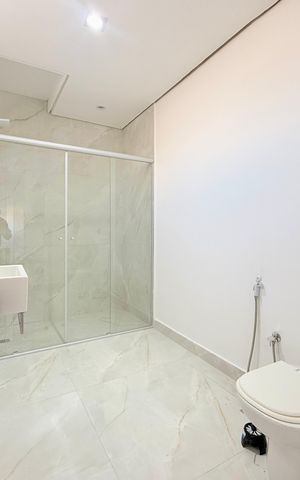 Casa para alugar com 263m², 4 quartos e 2 vagas Casa para alugar com 263m², 4 quartos e 2 vagasBanheiro Suíte
