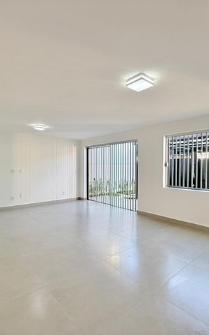 Casa para alugar com 263m², 4 quartos e 2 vagas Casa para alugar com 263m², 4 quartos e 2 vagasSala