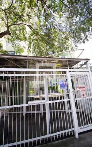 Apartamento à venda com 44m², 2 quartos e 1 vaga Apartamento à venda com 44m², 2 quartos e 1 vagaFachada e portaria