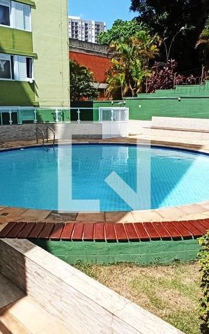 Apartamento à venda com 44m², 2 quartos e 1 vaga Apartamento à venda com 44m², 2 quartos e 1 vagaPiscina