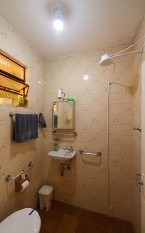 Casa à venda com 125m², 2 quartos e 2 vagas Casa à venda com 125m², 2 quartos e 2 vagasBanheiro de Serviço