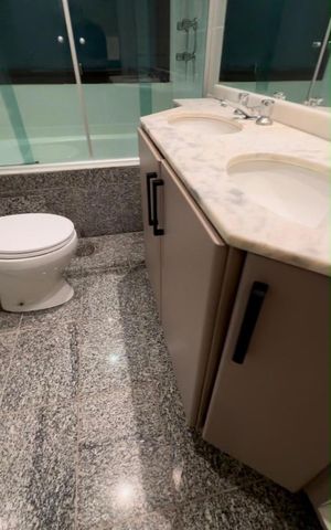 Apartamento à venda com 70m², 1 quarto e 2 vagas Apartamento à venda com 70m², 1 quarto e 2 vagasBanheiro