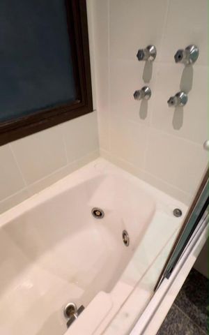 Apartamento à venda com 70m², 1 quarto e 2 vagas Apartamento à venda com 70m², 1 quarto e 2 vagasBanheiro