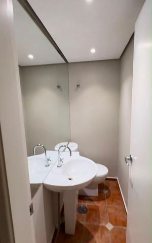 Apartamento à venda com 70m², 1 quarto e 2 vagas Apartamento à venda com 70m², 1 quarto e 2 vagasBanheiro