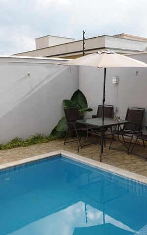 Casa à venda com 150m², 3 quartos e 2 vagasPiscina