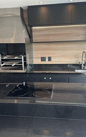 Apartamento à venda com 173m², 3 quartos e 3 vagas Apartamento à venda com 173m², 3 quartos e 3 vagasVaranda